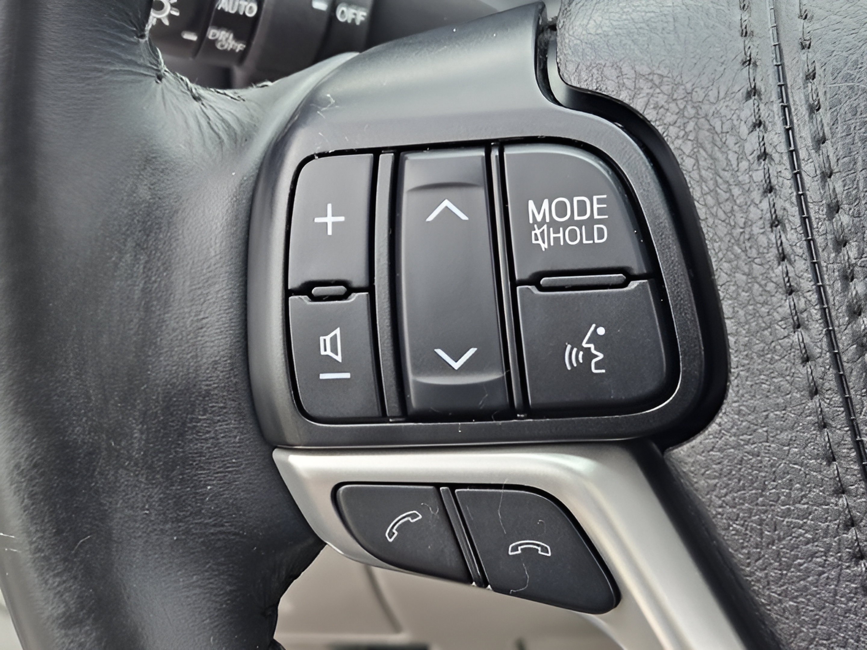 Used 2019 Toyota Highlander Limited FWD image 27