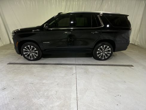 Used 2025 Chevrolet Tahoe High Country AWD/4WD image 7