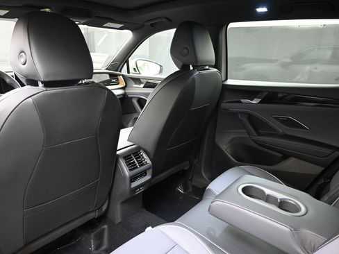 New 2026 Volkswagen Tiguan SEL R-Line image 19