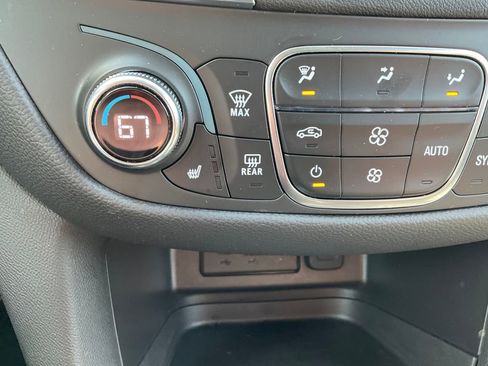 Used 2024 Chevrolet Equinox LT AWD/4WD image 10