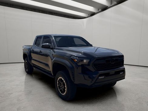 Used 2025 Toyota Tacoma TRD Off-Road AWD/4WD image 7