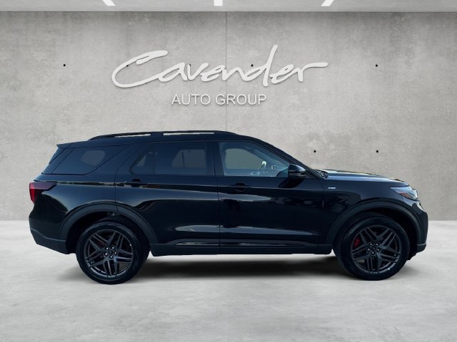 Used 2025 Ford Explorer ST-Line w/ ST-Line Street Pack AWD/4WD image 17