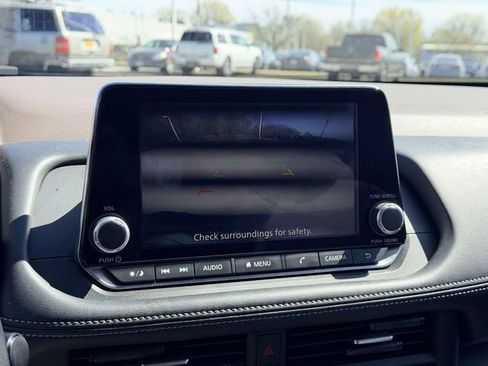 Used 2023 Nissan Rogue SV image 20