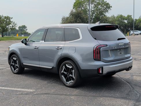 Certified 2023 Kia Telluride EX w/ EX Captain's Chair Package AWD/4WD image 3