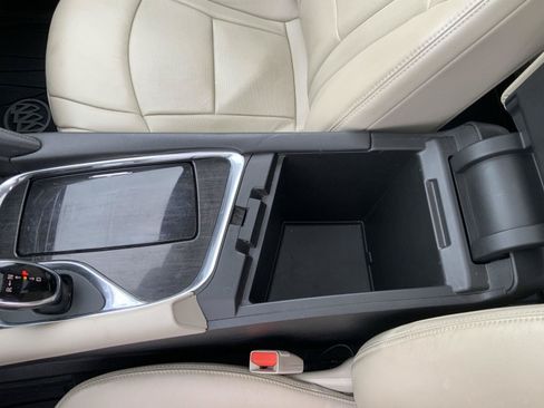 Used 2019 Buick Enclave Essence FWD image 50