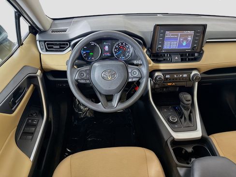Used 2020 Toyota RAV4 LE image 17