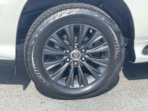 Used 2023 Lexus GX 460 Premium w/ Accessory Package AWD/4WD image 9