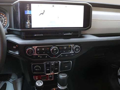 Used 2024 Jeep Gladiator Sport AWD/4WD image 22