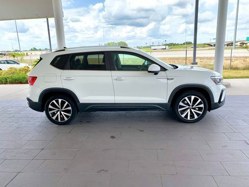 Used 2022 Volkswagen Taos SE image 4