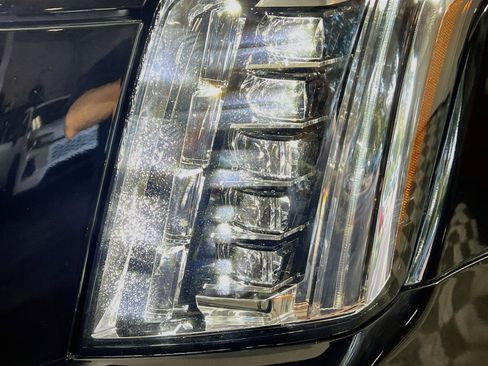 Used 2019 Cadillac Escalade Platinum RWD image 12