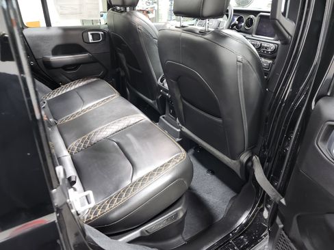 Used 2022 Jeep Wrangler Unlimited Sahara image 24