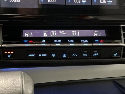 Used 2024 Toyota Sienna XSE image 21