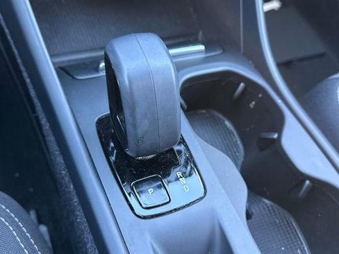 Used 2023 Volvo XC40 B5 Core image 22