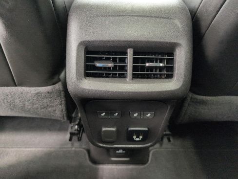 Used 2018 Chevrolet Equinox Premier FWD image 22