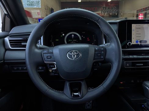 Used 2025 Toyota Camry SE w/ Convenience Package FWD image 35