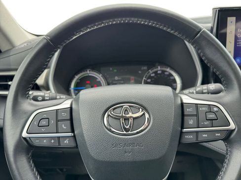 Used 2023 Toyota Highlander XLE AWD/4WD image 20