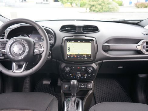 Used 2023 Jeep Renegade Latitude image 22