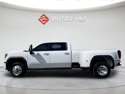 Used 2024 GMC Sierra 3500 Denali Ultimate AWD/4WD image 3