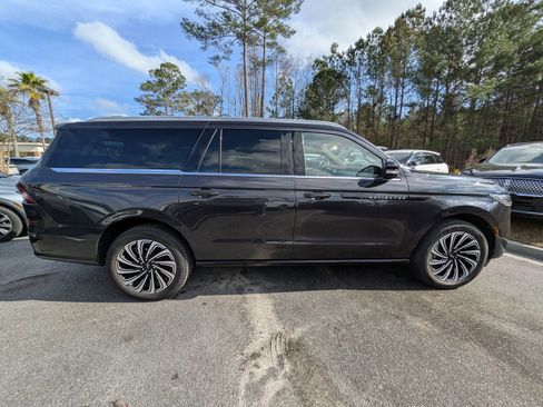 Certified 2025 Lincoln Navigator L Black Label image 4