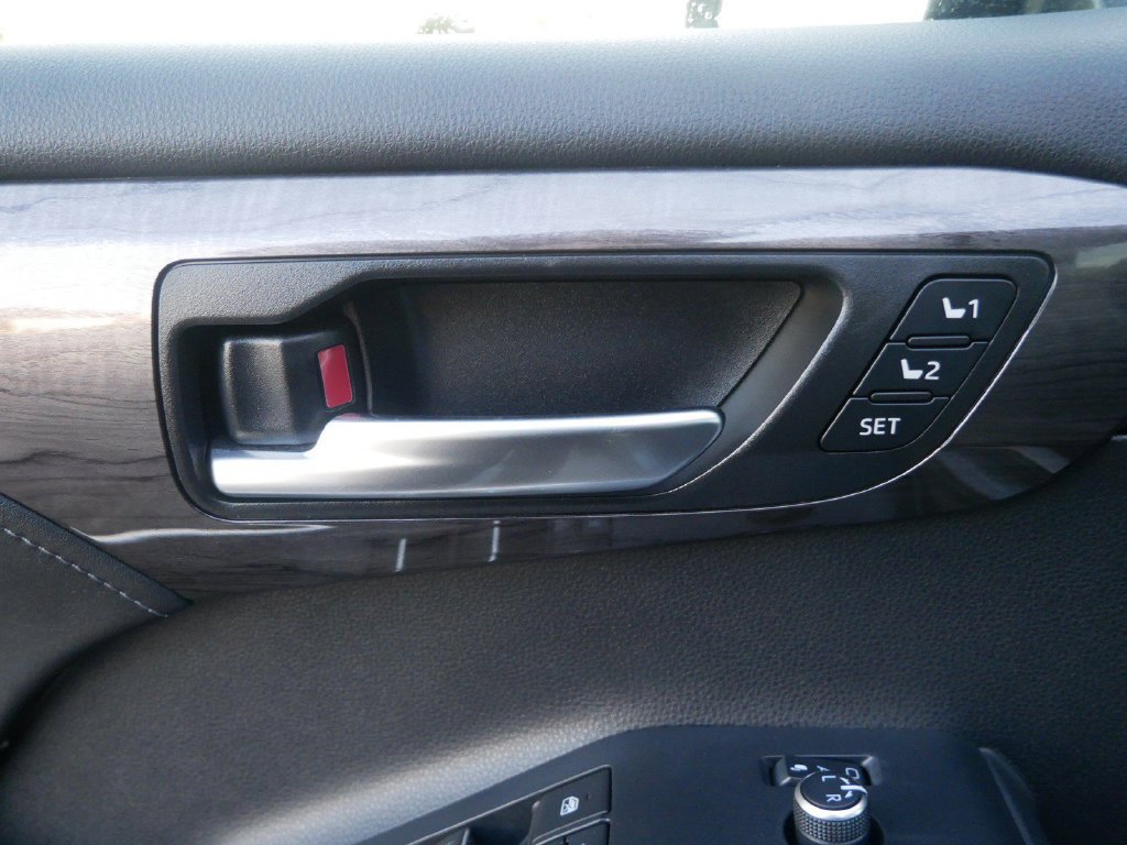 Used 2023 Toyota Highlander Platinum AWD/4WD image 16