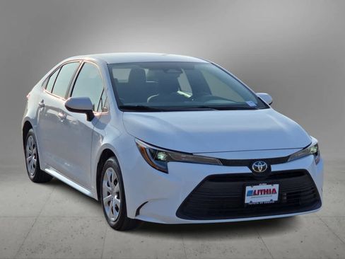 Certified 2025 Toyota Corolla LE FWD image 3
