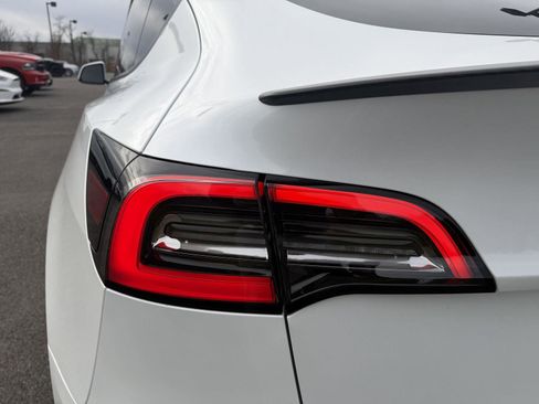 Used 2022 Tesla Model Y Performance image 14
