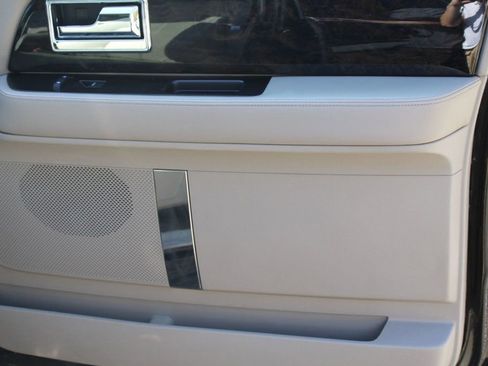 Used 2015 Lincoln Navigator 2WD image 25