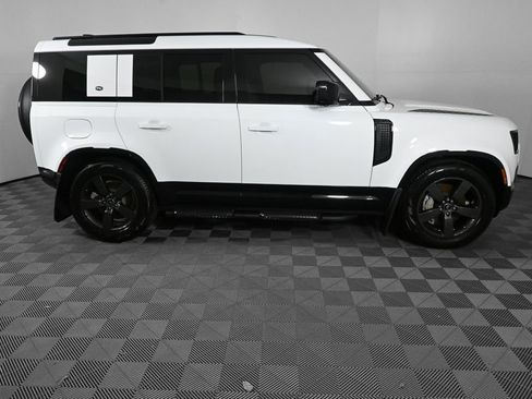 Used 2024 Land Rover Defender 110 X-Dynamic SE image 25