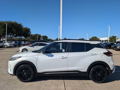 Used 2021 Nissan Kicks SR w/ Interior Electronics Package FWD image 3