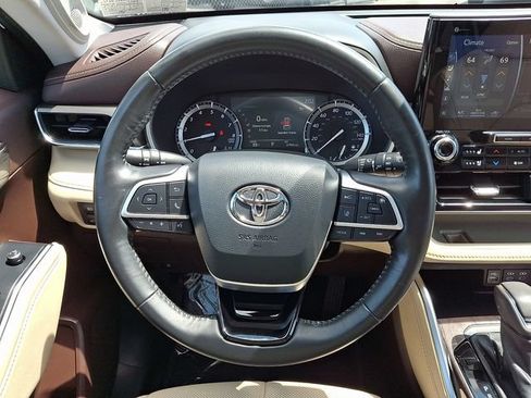 Used 2022 Toyota Highlander Limited AWD/4WD image 20