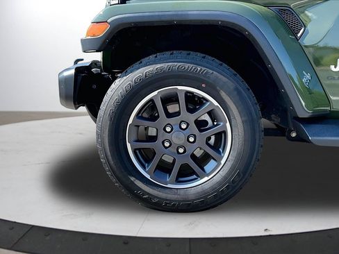 Used 2022 Jeep Gladiator Overland w/ Popular Equipment Package AWD/4WD image 32
