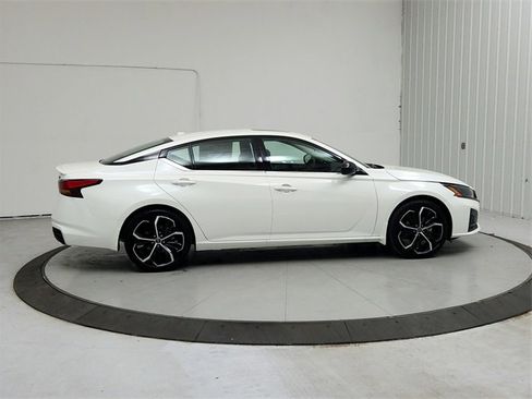 New 2025 Nissan Altima 2.5 SR w/ SR Premium Package image 8