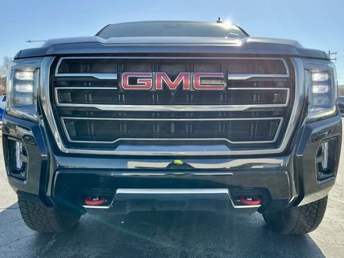 Used 2023 GMC Yukon AT4 w/ AT4 Premium Package image 9