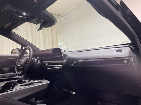 Used 2024 Cadillac Lyriq Luxury image 15