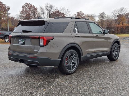 New 2026 Ford Explorer ST-Line w/ ST-Line Street Pack image 3