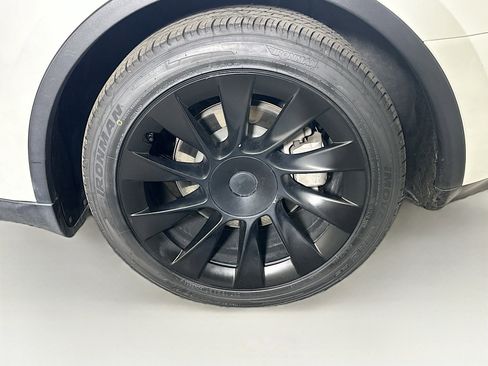 Used 2023 Tesla Model Y Long Range AWD/4WD image 11