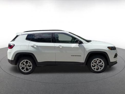 Used 2025 Jeep Compass Latitude AWD/4WD image 16