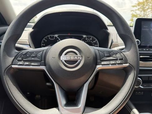 Used 2023 Nissan Altima 2.5 SV FWD image 19