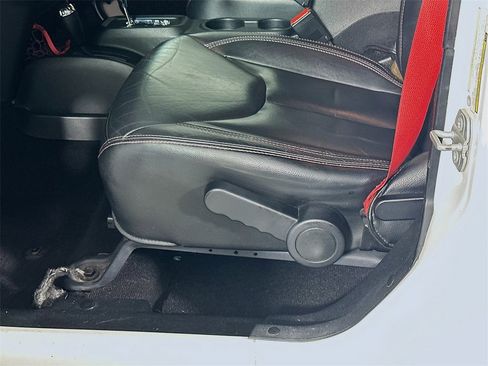 Used 2018 Jeep Wrangler Unlimited Rubicon image 22