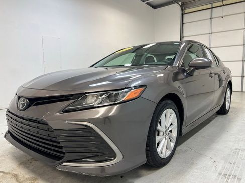 Used 2024 Toyota Camry LE FWD image 11
