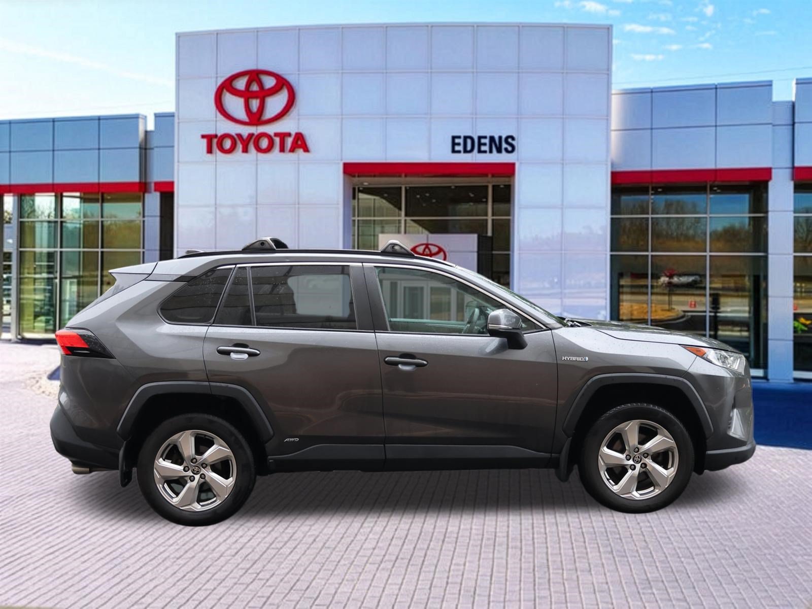 Used 2021 Toyota RAV4 XLE Premium AWD/4WD image 2