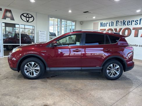 Used 2018 Toyota RAV4 XLE w/ Carpet Mat Package AWD/4WD image 7