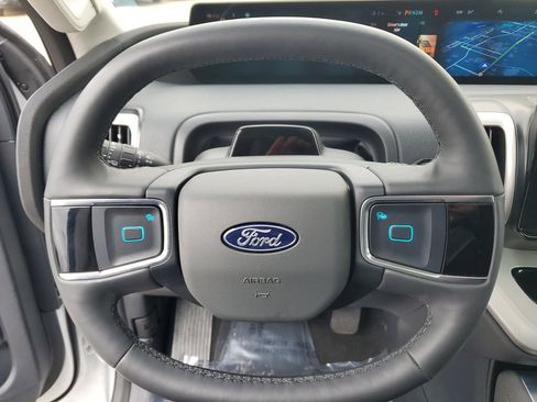 Certified 2025 Ford Expedition Active AWD/4WD image 23