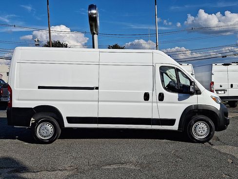 Used 2026 RAM ProMaster 2500 w/ Convenience Group FWD image 32