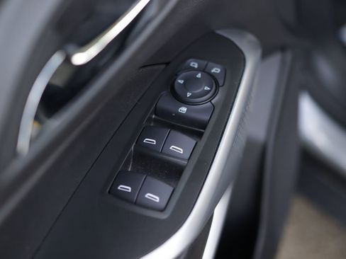 Used 2025 Chevrolet Trax LS w/ LS Convenience Package FWD image 21