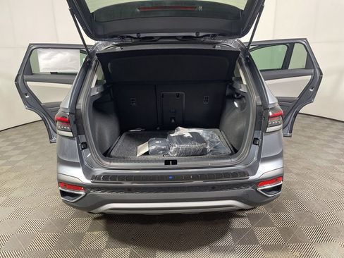 New 2026 Volkswagen Taos SEL image 21