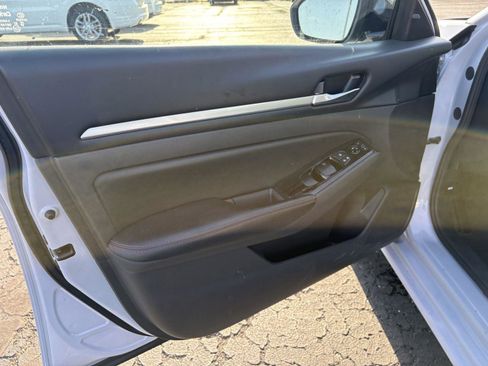 Used 2024 Nissan Altima 2.5 SR FWD image 13