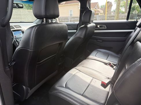 Used 2017 Ford Explorer XLT w/ Equipment Group 202A FWD image 24