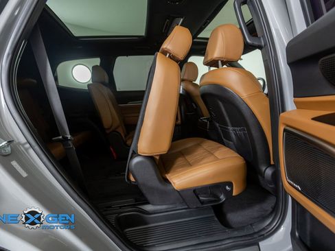Used 2025 Kia Telluride SX X-Line AWD/4WD image 40