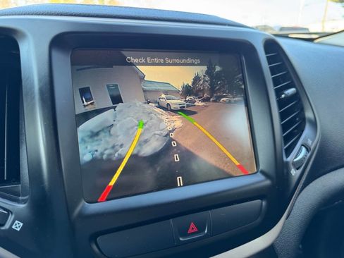 Used 2017 Jeep Cherokee Latitude w/ Cold Weather Group image 15